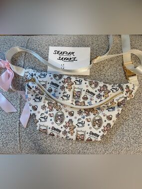 NWOT Disney Duffy and Friends Fanny Pack Sling